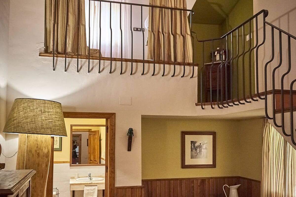 8 bedrooms, down comforters, individually decorated