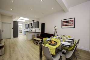 Apartamento, no fumadores | Zona de estar | Una televisión de pantalla plana