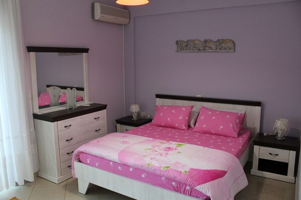 2 bedrooms, desk, iron/ironing board, free cots/infant beds