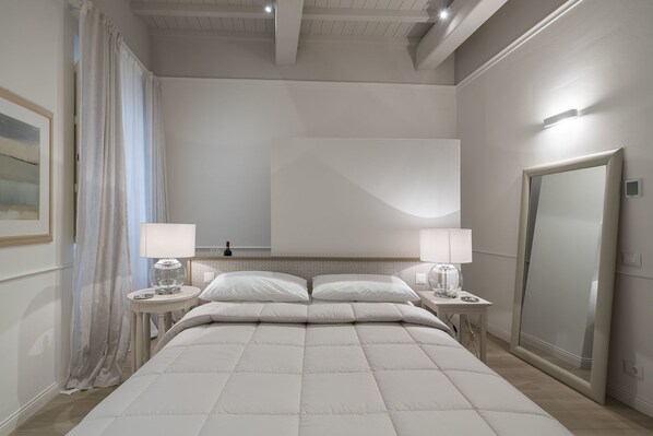 خزنة داخل الغرفة وواي فاي مجانًا وملاءات أسرّة