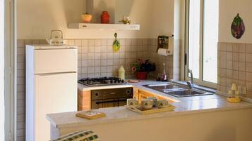 Apartemen, 3 kamar tidur | Dapur kecil pribadi | Lemari es besar, oven, kompor, dan peralatan masak/sendok-piring