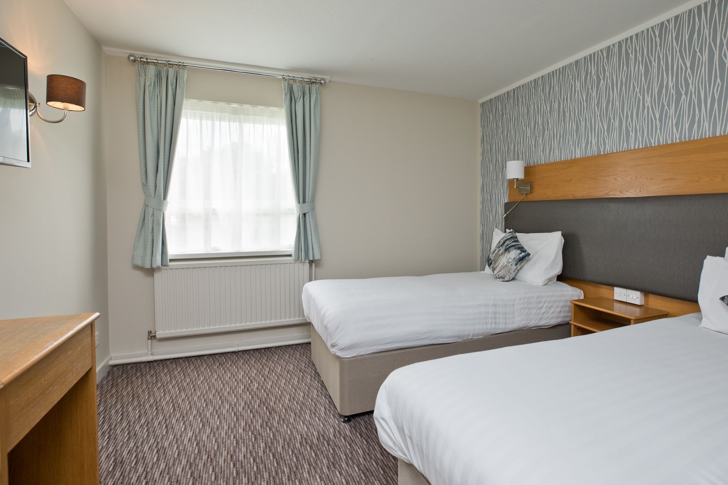 twin room, ensuite | desk, wifi, bed sheets