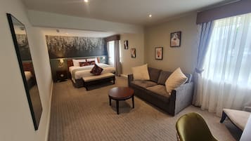 Executive Double Room | 1 bedroom, desk, WiFi, bed sheets