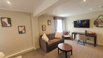 Executive Double Room | Desk, WiFi, bed sheets