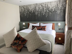 Executive Double Room | Desk, WiFi, bed sheets - The Blue Bell Hotel (Middlesbrough)