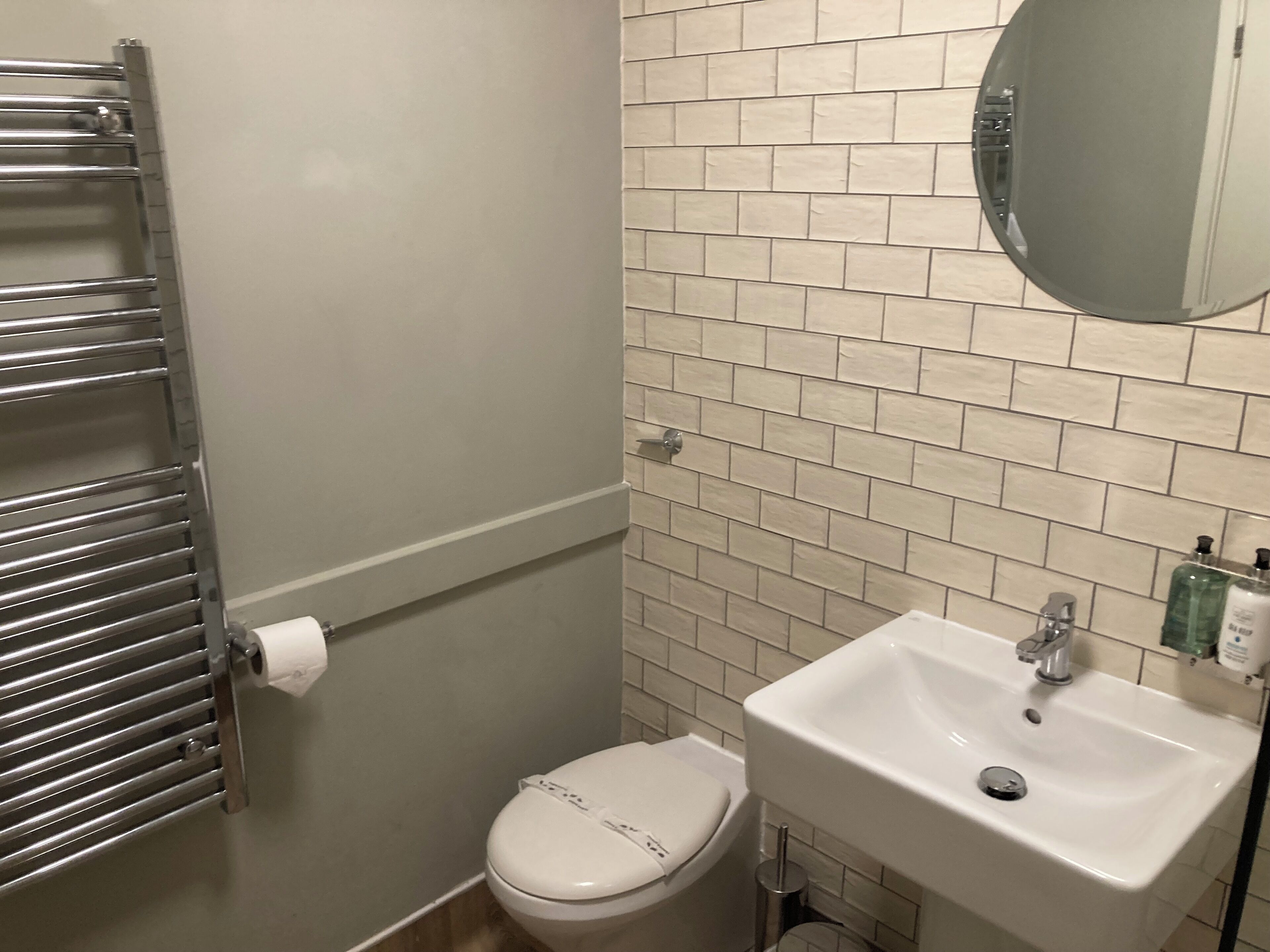 superior double room | bathroom | free toiletries, hair dryer, towels, soap