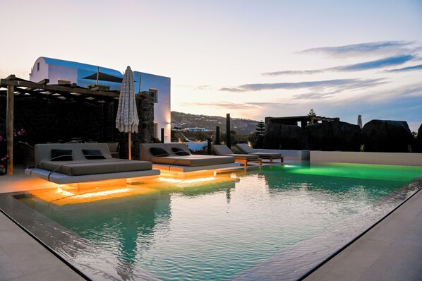 Superior Apartment, 2 Bedrooms, Private Pool, Sea View | Terrace/patio