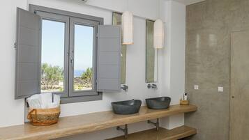 Departamento, 2 habitaciones, alberca privada, vista al mar | Vista al jardín