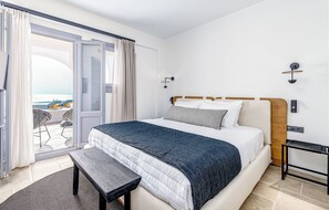 Luxury Villa, 3 Bedrooms, Private Pool, Sea View | In-room safe, soundproofing, free WiFi, bed sheets - Saint Apostles (Santorini)