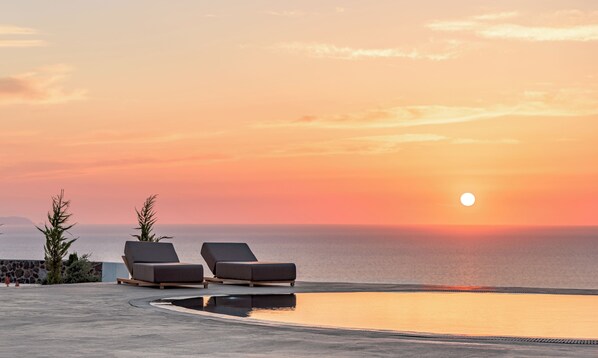 Luxury Villa, 3 Bedrooms, Private Pool, Sea View | Terrace/patio - Saint Apostles (Santorini)