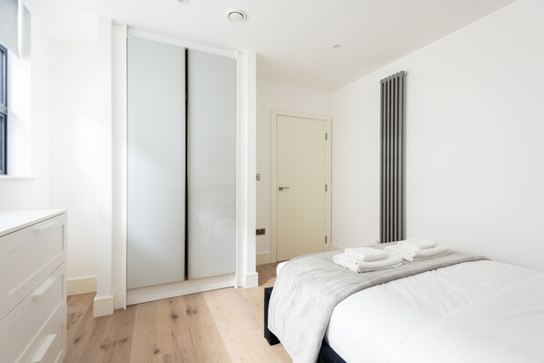 Apartment, 2 Bedrooms, Non Smoking | Individually decorated, individually furnished, desk, laptop workspace - Platinum Apartment in Central Camden 9984 (London)