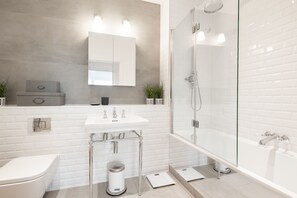 Design Apartment, 2 Bedrooms, Non Smoking | Individually decorated, individually furnished, desk, laptop workspace - Platinum Apartment in Central Camden 9984 (London)