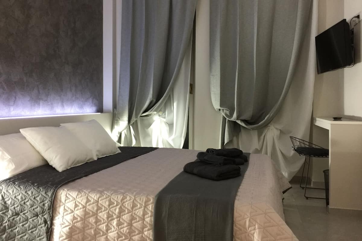 Executive Room, Balcony | In-room safe, desk, blackout curtains, soundproofing