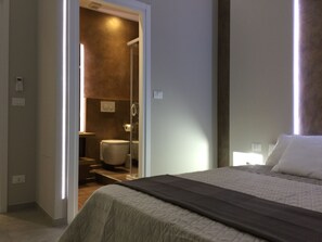 Deluxe Room | In-room safe, desk, blackout curtains, soundproofing - Turin Central Rooms (Turin)