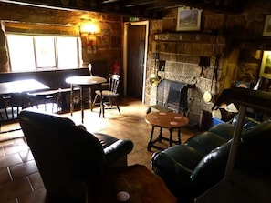 Lobby sitting area - Peakstones Inn (Stoke-on-Trent)
