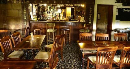 Peakstones Inn
