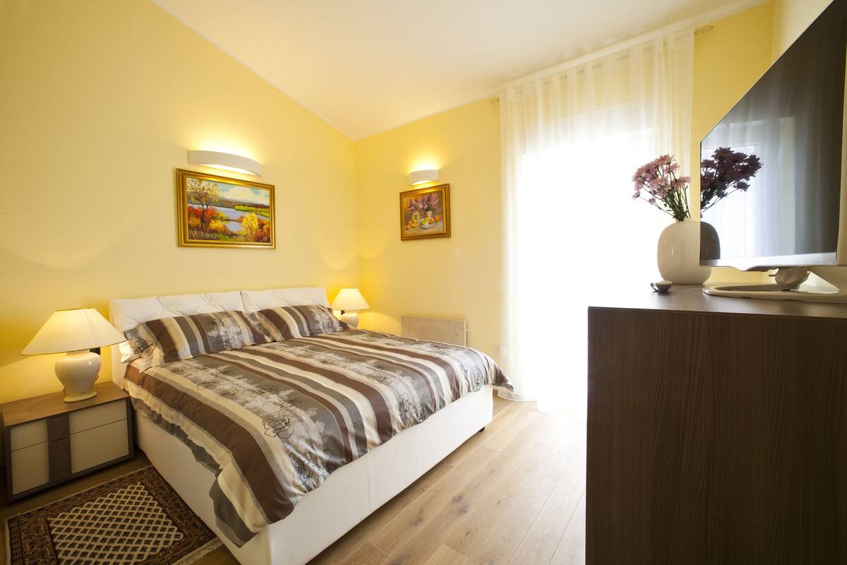 Exclusive Apartment, 3 Bedrooms with roof terrace