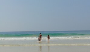 Beach nearby, white sand, free beach shuttle, beach cabanas - Sri Lankan Villa (Koggala)