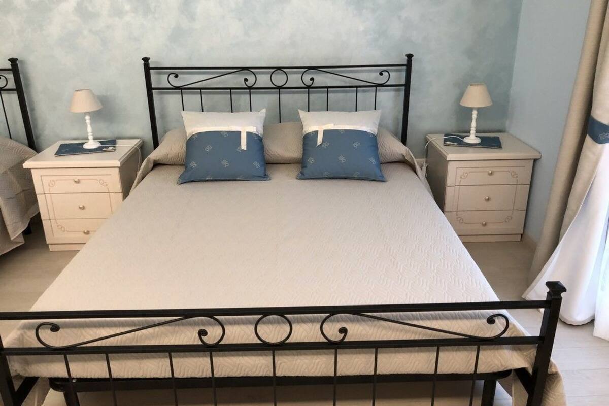 Triple Room, Multiple Beds | Premium bedding, memory foam beds, in-room safe, individually decorated