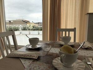 Tägliches inbegriffenes Frühstücksbuffet