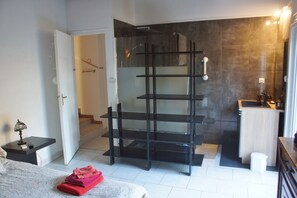 Suite Supérieure, vue parc (Ambre) | Laptop workspace, blackout drapes, free WiFi, bed sheets - La Bretonnière Longère Picarde (Passel)