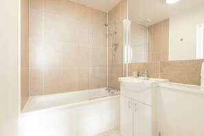 Appartement, non-fumeur | Douche de la salle de bain