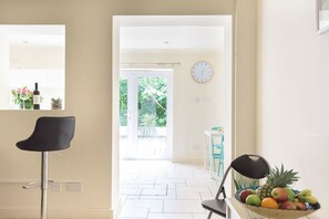 Iron/ironing board, cots/infant beds, free WiFi - Platinum Apartment Mornington Crescent 9986 (London)