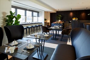Free daily buffet breakfast - Delparco Hotel (Buttrio)