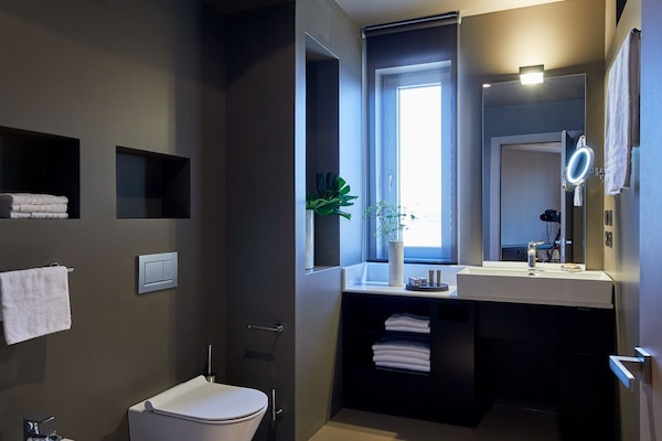 Family Suite, Accessible | Bathroom