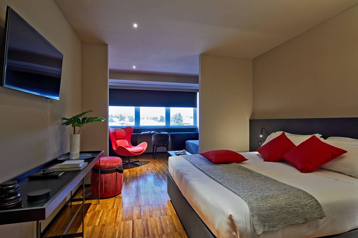 Minibar, in-room safe, desk, soundproofing