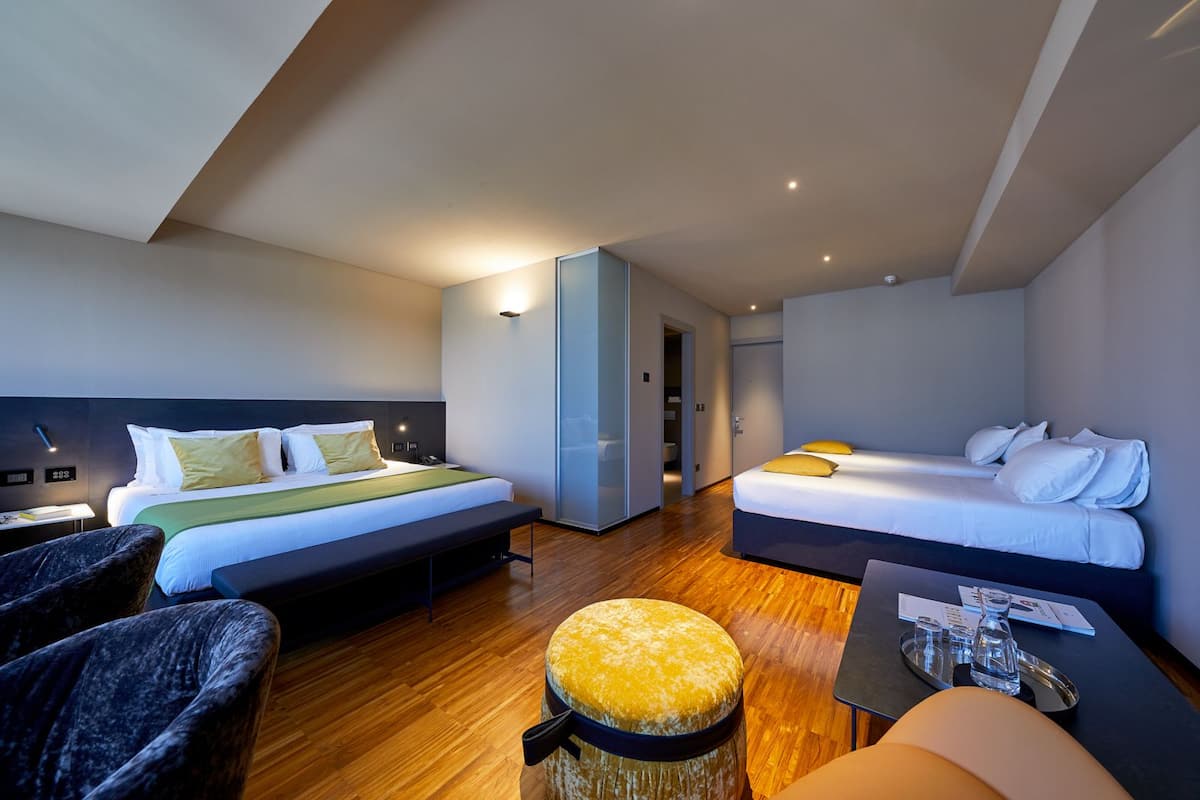 minibar, in-room safe, individually decorated, desk