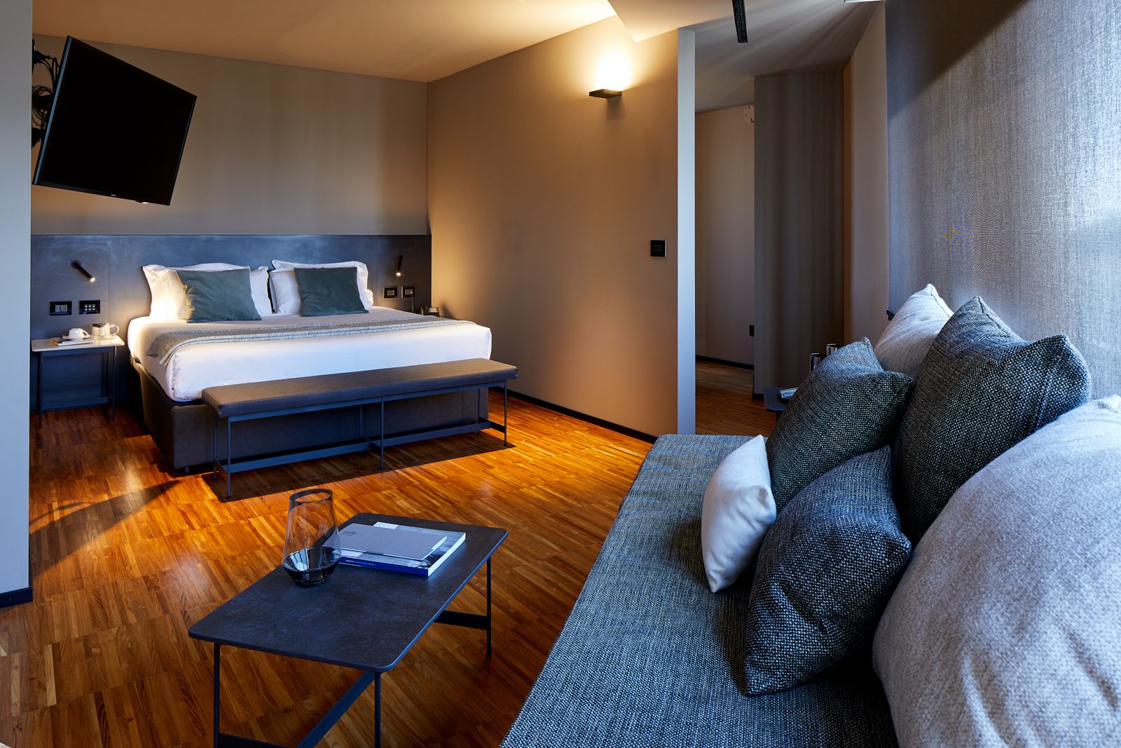 family suite, accessible | minibar, in-room safe, individually decorated, desk