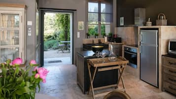 Comfort Cottage, 2 Bedrooms, 2 Bathrooms, Garden View | Private kitchen | Espresso maker, coffee/tea maker, electric kettle