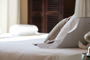 Comfort Cottage, 2 Bedrooms, Shared Bathroom | Premium bedding, individually decorated, individually furnished, desk - Le Chateau des Cinq Cantons (Carpentras)