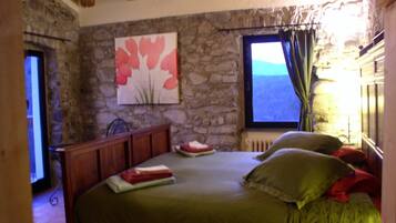 Quarto casal | Edredons de pluma, berços grátis, camas extras/dobráveis (sobretaxa)