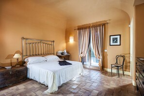 Villa, 5 Bedrooms, Non Smoking | 4 bedrooms, individually decorated, individually furnished, desk