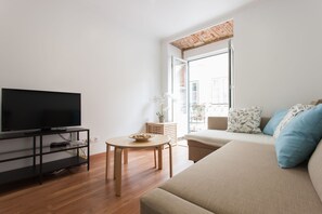 Apartment, 1 Bedroom (1E) | Living room | 32-inch flat-screen TV with cable channels, TV - Apartments Center Bairro Alto (Lisbon)