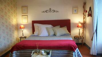 Family Suite (Alluchon et Hérisson) | Egyptian cotton sheets, premium bedding, Select Comfort beds