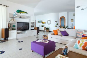 Panoramic Villa, 4 Bedrooms, Sea View | Living area