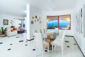 Panoramic Villa, 4 Bedrooms, Sea View | In-room dining