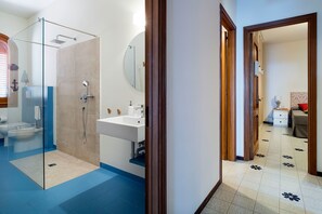 Panoramic Villa, 4 Bedrooms, Sea View | Bathroom | Shower, rainfall showerhead, hair dryer, bidet
