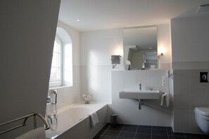 Shower, free toiletries, hair dryer, towels - Kino - Hotel Meyer (Harsefeld)