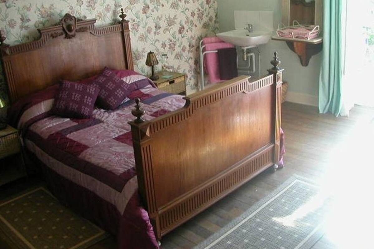 Familienzimmer, Mehrere Betten, Gartenblick | Individuell dekoriert, individuell eingerichtet, Schreibtisch