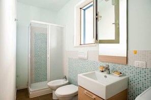 Appartamento, 2 camere da letto | Bagno | Doccia, soffione a pioggia, asciugacapelli, bidet
