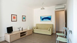Unclassified image, 2 of 13, button - Dolce Mare 5 (Modica)