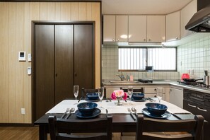 Private Vacation Home | In-room dining