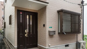 Property entrance - Near Tennoji Private Home (Osaka)