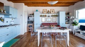 Condo, 2 Bedrooms, Sea View | Private kitchen | Full-sized fridge, oven, stovetop, cookware/dishes/utensils - Donnalucata Onda (Scicli)