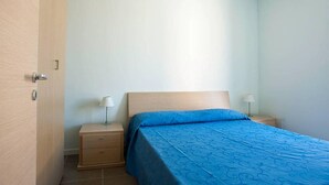 Unclassified image, 2 of 12, button - Dolce Mare 7 (Modica)