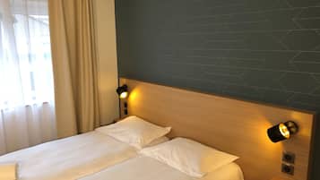 Kamar Twin | 1 kamar tidur, ruang kerja ramah laptop, dan tirai kedap cahaya